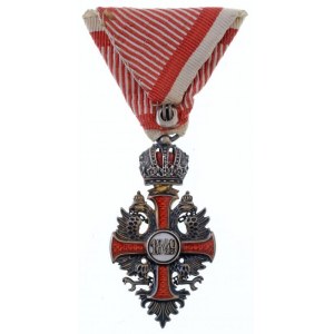 1916. Ferenc József-rend lovagkeresztje hadidíszítménnyel, kardokkal karikán jelzett...