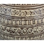 Gádor István (1891-1984): Art deco váza. Korongozott kerámia, barna alapmázzal borítva, fehér írókázott díszítéssel...