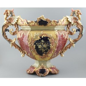 Nagyméretű griffmadárfejes kaspó. Eichwald, 19. sz. vége, festett, mázas porcelánfajansz, gazdag rokokós díszítéssel...