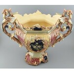 Nagyméretű griffmadárfejes kaspó. Eichwald, 19. sz. vége, festett, mázas porcelánfajansz, gazdag rokokós díszítéssel...