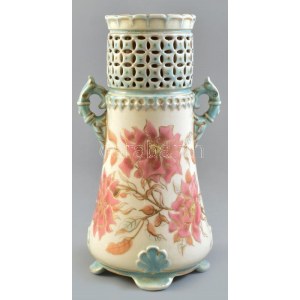 Zsolnay historizáló váza. Porcelánfajansz, négylábú hengeres forma színesen festett futórózsa mintával...