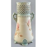 Zsolnay historizáló váza. Porcelánfajansz, négylábú hengeres forma színesen festett futórózsa mintával...