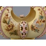 Zsolnay kínálótál. Porcelánfajansz, kívül- belül színesen festett virágmintás...