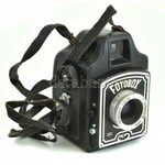 MOM Fotobox fényképezőgép, Achromat 1:7.7/75-ös objektívvel, működőképes állapotban, eredeti bőr tokjában, ...