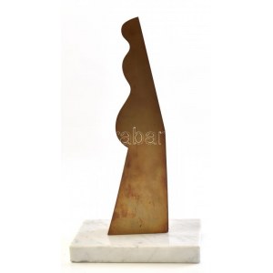 Deim Pál (1932-2016): Bábu. Patinázott bronz, márvány talapzaton. Jelzés nélkül. 15x9,5x28cm Deim Pál művészetében...