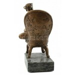 Farkas Ferenc (1958- ): Fotel. m: 31 cm, bronz, kő, 2006. Jelzett. Hibátlan.  1986-tól tagja a Művészeti Alapnak (MAOE)...