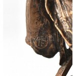 Farkas Ferenc (1958- ): Nyugágyon. m: 28 cm, bronz, 2013. Jelzett. Hibátlan.  1986-tól tagja a Művészeti Alapnak (MAOE)...