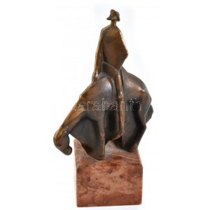 Olcsai Kiss Zoltán (1895-1981): Don Quijote. Patinázott bronz márvány talapzaton m: 21,5 cm Jelezve...