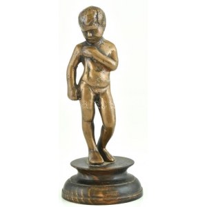 Szabó Tamás (1952-): Fiú akt, bronz, fa talapzaton, jelzett (talapzatba égetve) m: 17 cm