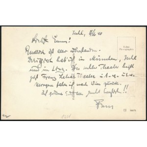 1940 Lehár Ferenc (1870-1948) zeneszerző német nyelvű, autográf fótólapja színházi csoportképpel, melyen ő is látható. ...