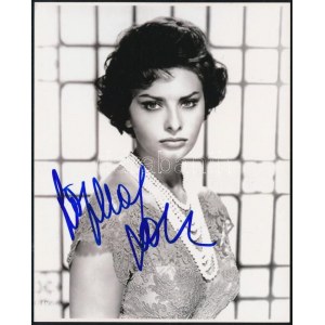 Sophia Loren (1934-) színésznő aláírása az őt ábrázoló fotón / autograph signature
