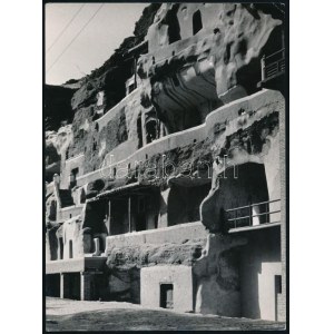 Ergy Landau (1896-1967) magyar származású francia fotográfus 3 db pecséttel jelzett fotója,(Grottes de Touen-Houang...