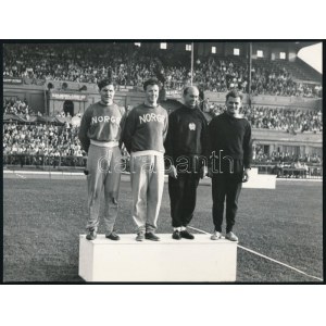 cca 1952 Németh Imre (1917-1989) és Csermák József (1932-2001) olimpiai bajnok kalapácsvetők dobogón, fotó...