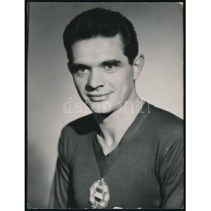 cca 1950 Mátrai Sándor (1932-2002) az FTC legendás válogatott labdarúgójának 2 db fotója...