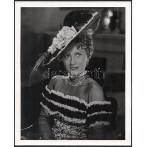 Simor Erzsi (1913-1977) színésznő nagyméretű dedikált fotója, 30x24 cm