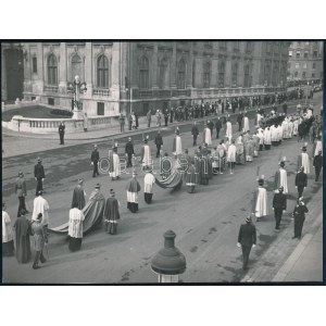 1938 Budapest, Szent Jobb körmenet a Nemzetközi Eucharisztikus Kongresszus egyik eseményeként, fotó, szép állapotban...