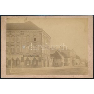 1884 Segesvári utcakép,az utca sarkán 'Josef B. Teutsch' fehérnemű- és divat üzletével (divat-, pamut- .....