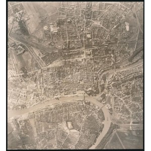 cca 1944 Győr városa, II. világháborús katonai felderítő légifotó, hátoldalán feliratozva, 19x17...
