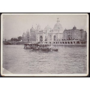 cca 1900 Franciaország, Párizs, sétahajó a Szajnán, kabinetfotó méretben, keményhátú fénykép, 12x17 cm / cca 1900 Seine...