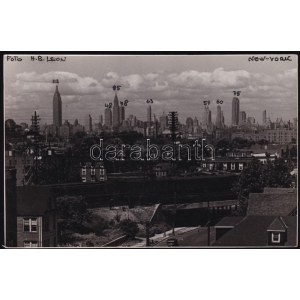cca 1930-1940 H.B. Leon: New York látképe felhőkarcolókkal, feliratozott fotó / H.B. Leon: New York skyline...