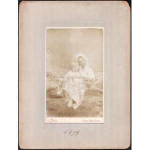 1899 Balaton-Földvár-Fürdő, Dévald fényképész műtermében készült, keményhátú vintage fotó, 21x13 cm, karton 32,7x24...