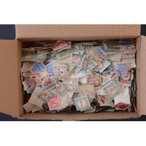 Néhány ezer darab Portó és Hivatalos bélyeg ömlesztve dobozban A few thousand Official and Postage due stamps in a box...