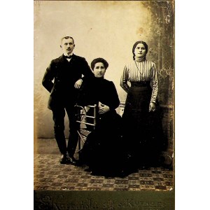 Fotografia portretowa na tekturce firmowej S. Karpiński Kutno Łęczyca, fotografia rodzinna