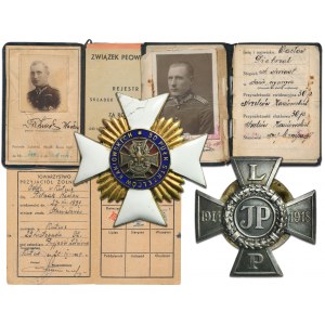 Commemorative badge of the 30th Regiment of Riflemen Kaniowskich from Warsaw with a set of memorabilia of senior sergeant Wacław Pietrzok - UNIQUE SET