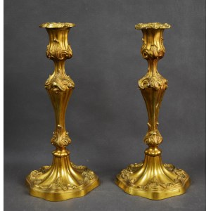 Lichtarze w stylu Ludwika XV, brąz złocony, Francja, ok. 1840 r.