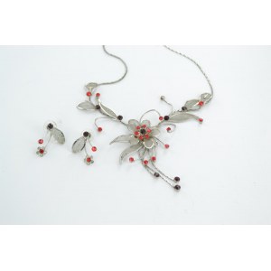 Flower set: necklace and earrings