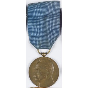 Medal Dziesięciolecia Odzyskania Niepodległości - tzw. Oracz