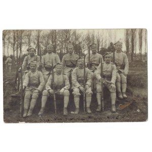 Fotografia grupowa przedstawiająca żołnierzy Armii Hallera