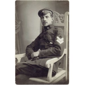 Fotografia portretowa przedstawiająca żołnierza Legii Rycerskiej