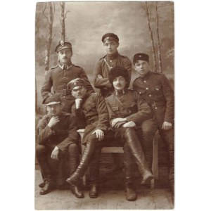 Fotografia grupowa przedstawiająca żołnierzy polskich i rosyjskich