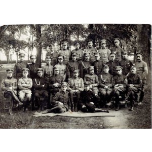 Fotografia grupowa przedstawiająca sztab I Korpusu Polskiego gen Dowbor-Muśnickiego