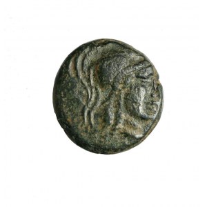 MYSIA, Pergamon (ok. 200-100 p.n.e.). AE18 - głowa Ateny w prawo / tropheum