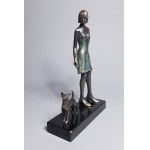 Joanna Zakrzewska, Mädchen mit Hund (Bronze, Höhe 24 cm. Auflage 4/8)
