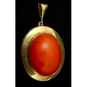 Gold pendant with natural coral