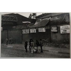 Mur stoczni gdańskiej, 1980, autograf [Wałęsy?]