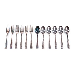 Cake forks 6 pcs and tea spoons 6 pcs.