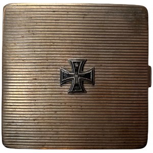 Stříbrný pudink s miniaturním železným křížem, stříbro 800 Kč