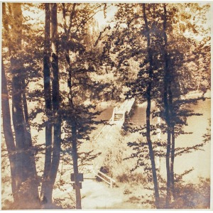 KOSZALIN, Most na rzece (Dzierżęcince?), fot. Kurt Porkitt, przed 1945; na verso 3 pieczęcie wydawnicze: Na ...