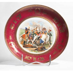 [NAPOLEON BONAPARTE] Bitwa pod Ratyzboną . Talerz porcelanowy z centralnie namalowaną sceną zatytułowaną Napoleon 1er blesse devant Ratisbonne, średnica 27,5cm