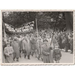 CZĘSTOCHOWA - JUDAICA. 3 zdjęcia przedstawiające kolumnę częstochowskich Żydów