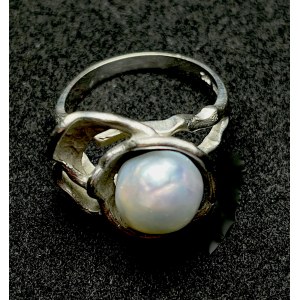 Zlatý prsteň s perlou