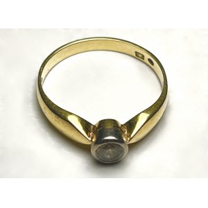 Gold ring with jewelry stone