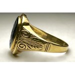 Gold signet ring with hematite