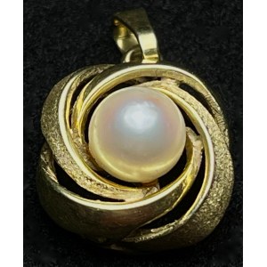 Zlatý přívěsek s perlou