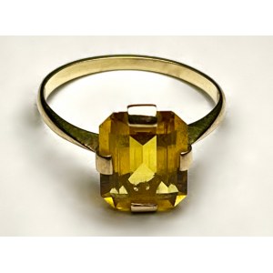 Gold ring with citrine