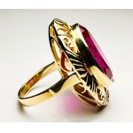 Zlatý prsteň so syntetickým rubínom